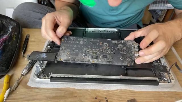 Залитик нет изображения MacBook Pro 13 Mid 2014 A1502 Стрим 05.08.2021 смотреть онлайн