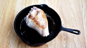 Голень индейки на сковороде