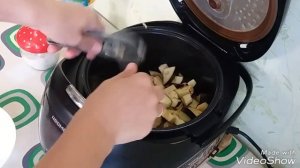 Ароматный картофель с баклажаном в мультиварке