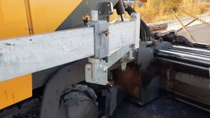 Установка лыжи на асфальтоукладчик VOLVO