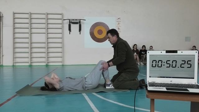 Поднятие туловища из положения лёжа на спине смотреть онлайн