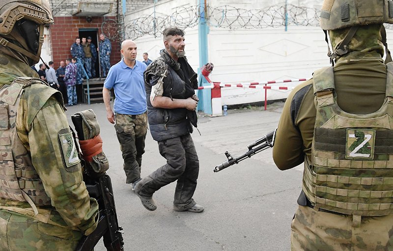 "Жизнь дороже": украинский военный рассказал, почему сдался в плен / События на ТВЦ