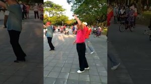 112/11/05(日)紅毛港樂團演奏 ~ "車站惜別" 錄影 : 邱秋廉 .  阿貴快樂舞群 精湛演出 ~~