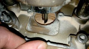 Приспособление для изготовления паза фрезером Device for making a groove with a milling cutter