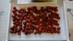 Как заморозить клубнику целиком: самый простой способ