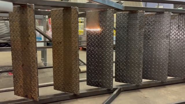 Лазерная очистка металлической лестницы смотреть онлайн