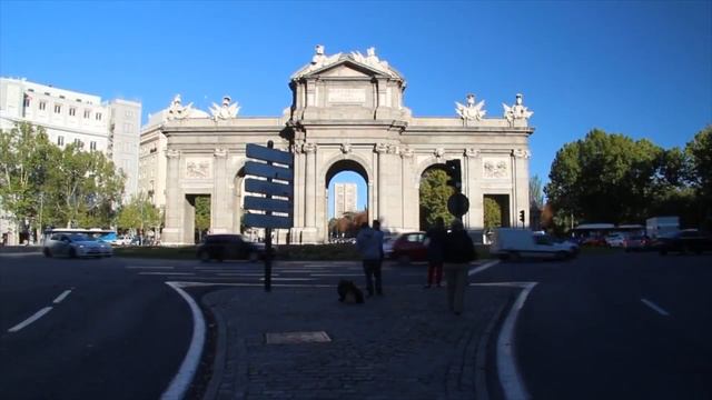 A Walk Around The Paseo Del Prado Neighborhood, Madrid смотреть онлайн