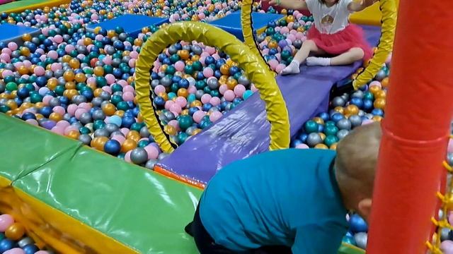 Лев ЗА в Joki Joya (Джоки Джоя) в ТРК Питерлэнд Санкт-Петербург развлечения смотреть онлайн