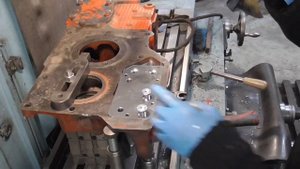 Ремонт гидробака Т-25.  Три в одном. Ухо,вал и болтик.