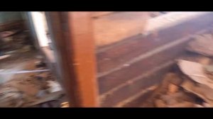 Заброшенный жилой дом попал под расселение людей