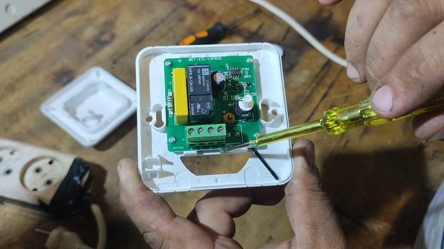 Подключение терморегулятора MST 5  к кварцевому обогревателю.