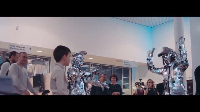 Зеркальные люди на встречу гостей Нижневартовск