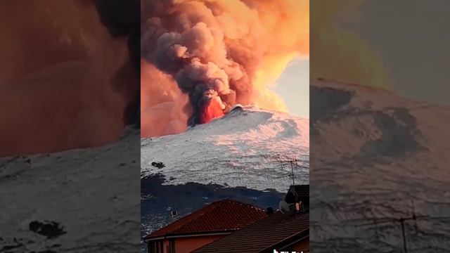 Etna in piena eruzione. Vulcano L'Etna. Извержение вулкана Этна Италия. Volcanic eruption Catania