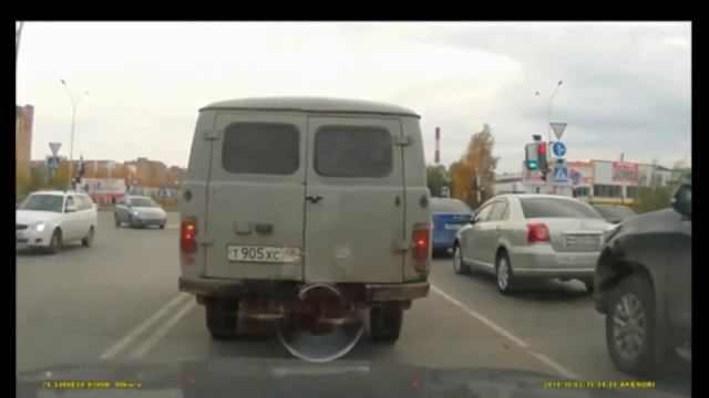 Очередной дурачек за рулем смотреть онлайн