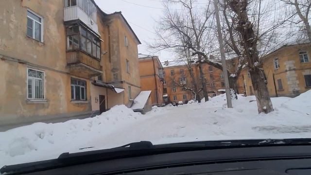 Усть-Каменогорск Опасные Дворы Района ДКМ бабушкам с костыльками очень трудно ходить смотреть онлайн