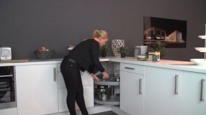 Угловая тумба с вращающейся каруселью