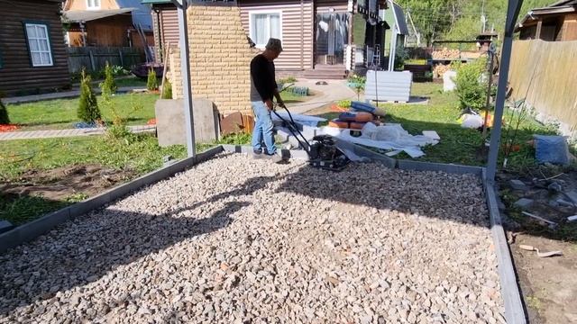 Делаем брусчатку под навесом для авто и плитку в мангальной зоне! Как это сделать и сколько стоит? смотреть онлайн