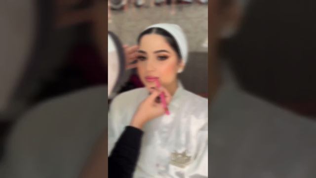 الملكه ناريمان♥️قالتلى اختارى انتى الالوان بس مبحبش الكحل الاسود وعاوزه lipstick واضح💖💖💖