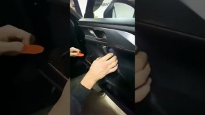 Демонтаж обшивки двери Mazda CX-9 2020 год