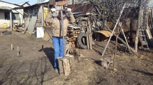 Лом-колун для колки дров и производства гонта.