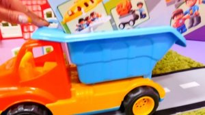 Lego Duplo oyuncakları! Havalimanı oyuncak setini kuruyoruz! Çocuk dedesine gitmeye çalışıyor!