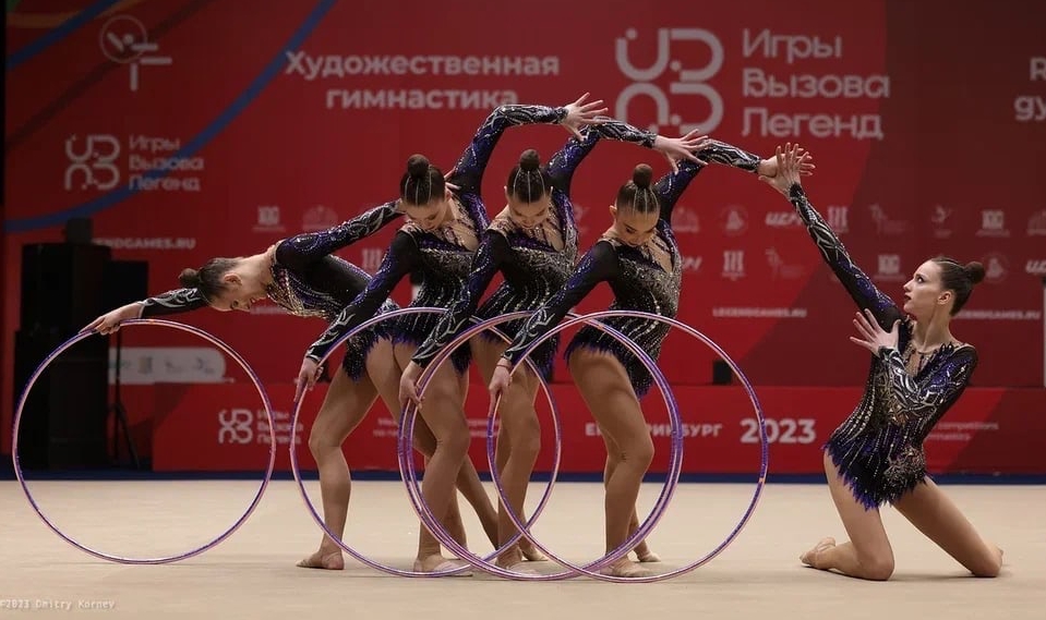 Видео гимнастики под музыку. Художественная гимнастика. Художественная гимнастика тренировки. Спортивная гимнастика выступление. Юниоры и сеньоры в художественной гимнастике.