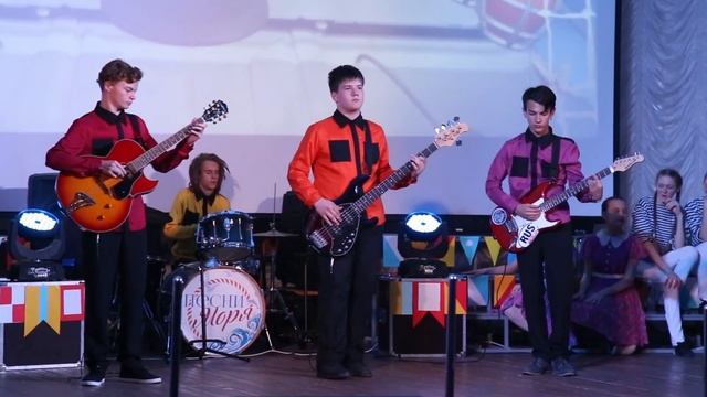 Вот так спели девчонки! Группа Особые лица. Самара Мюзикл Песни Моря школа искусств Младость Самара смотреть онлайн