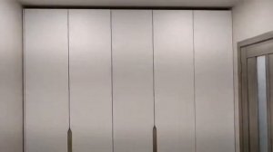 Белый распашной шкаф в спальню| Дизайн проект спальни