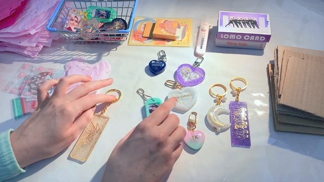 как упаковывать фотокарты, kpop стафф и другие заказы | pack orders with me смотреть онлайн