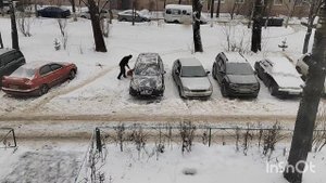 Вот как надо чистить снег
