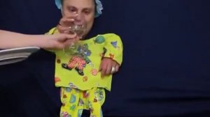 Свадебный юмор и смешной конкурс на свадьбе с женихом. Очень веселый конкурс для молодоженов