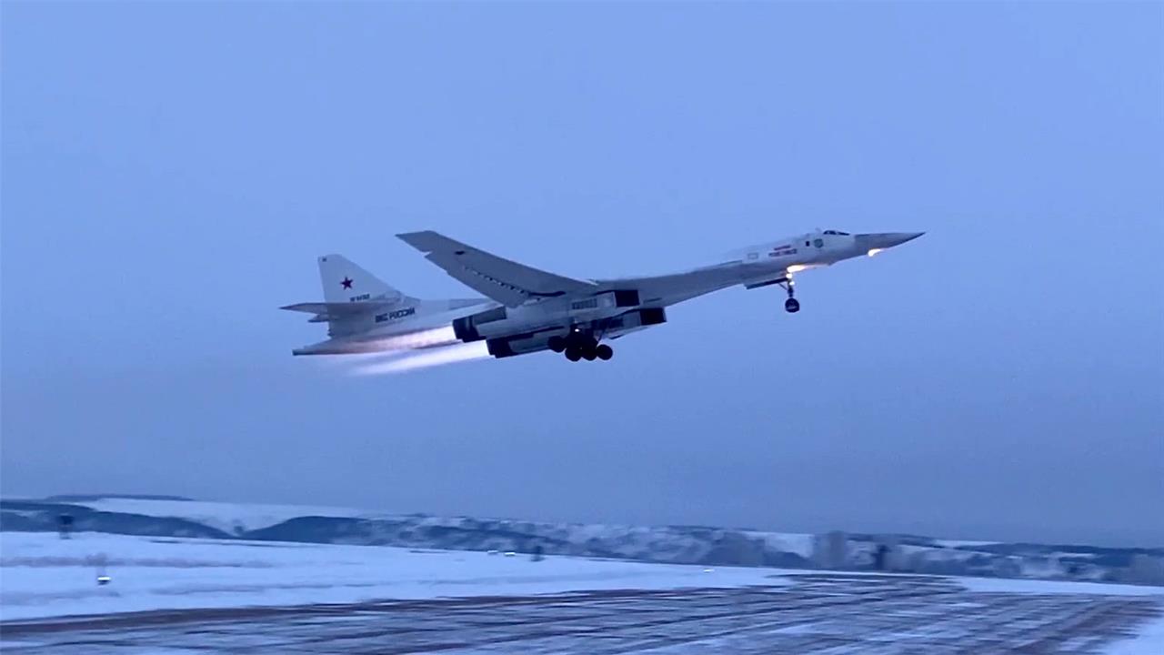 Бомбардировщики Ту-160 провели патрулирование над Северным Ледовитым океаном