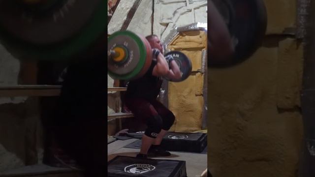 160 kg / 352 lb - Low Block Clean