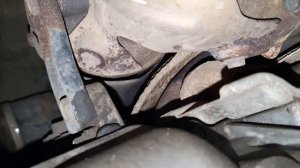 "Сечет" в районе выпускного коллектора и турбины.