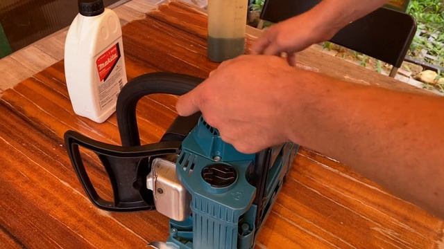 Makita EA3203S-40B бензопила первый пуск