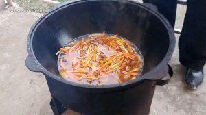 Вы никогда не пробовали такого плова. Плов с макаронами. Мужики готовят.