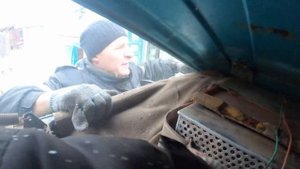 Не заводится пускач, вытащили лебёдкой. Устанавливаем трубы на печку.  Белорус/МТЗ/СССР/4К