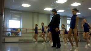 Сергей Залунин. Мастеркласс по современному танцу. Фрагмент урока