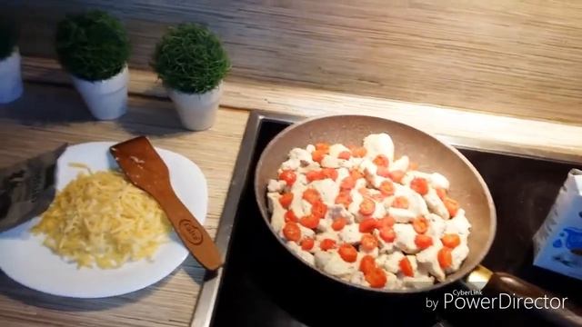 Куриная грудка в сливках с помидорами и сыром смотреть онлайн