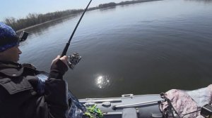 Никогда не покупайте силиконовые приманки Russian Bass. Ловля Судака и Щуки на течении.