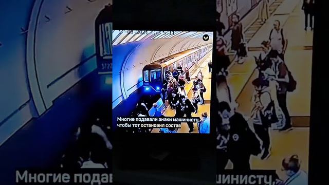 В Москве промышленный альпинист спас мужчину.ЗА 19 АВГУСТА