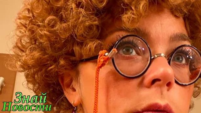 Они попросили  Ирину Пегову ....сменить имидж на кудряшки-мелкий бес...