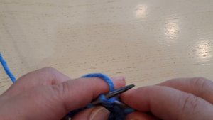 Внимание! Это просто. Делаем спицами ровный край изделия благодаря кромочным