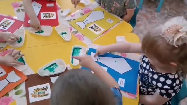 Видео-поздравление с 23 февраля любимых пап детьми группы "Звездочки" смотреть онлайн