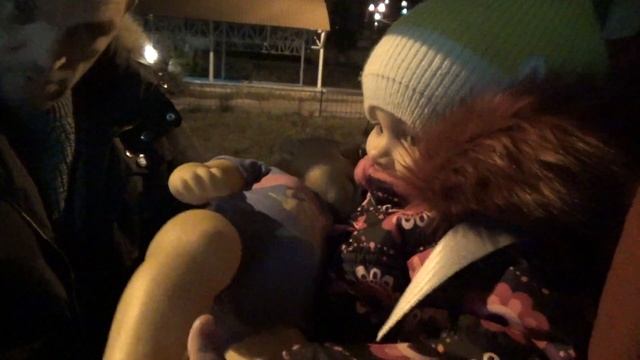 Элла и кукла Беби Борн-мальчик в супермаркете смотреть онлайн