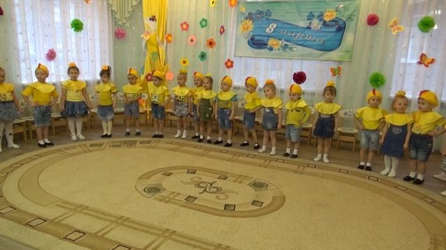 Малыши поют для мамы. "Самая любимая" смотреть онлайн