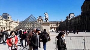 Place de Carrousel/musée du louvre Parijs