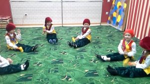 детский танец Гномики