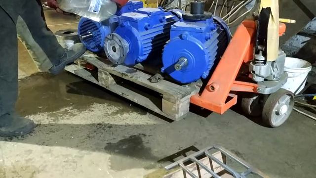 Как посадить фланец на вал Электродвигателя how to put the flange on the shaft of the electric moto смотреть онлайн