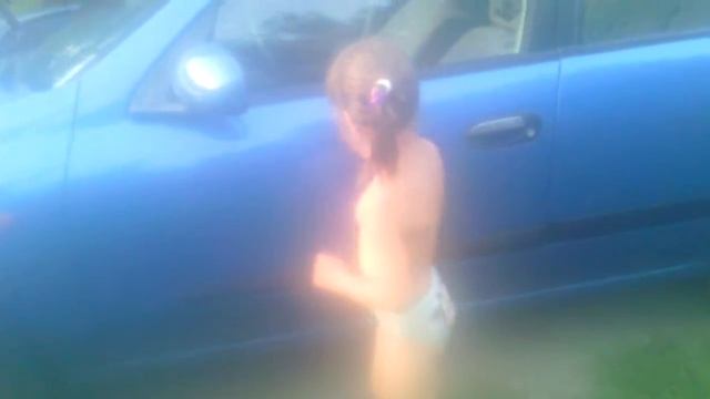 Настя моет машину) смотреть онлайн